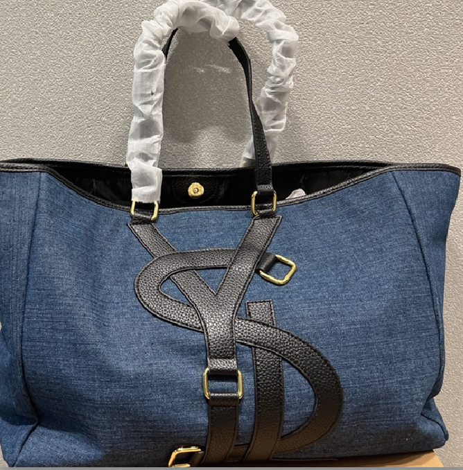 Bolso Tote de YSL. N°133