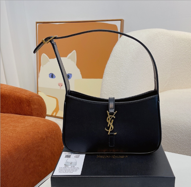 Bolso Hobo de YSL. N°135