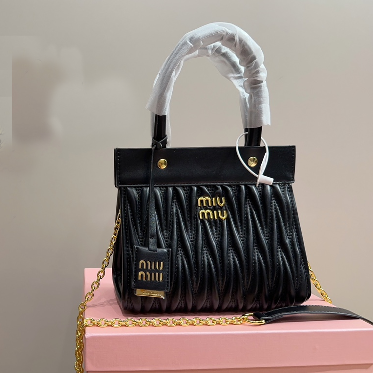 Bolso de mano Miu Miu. N°174