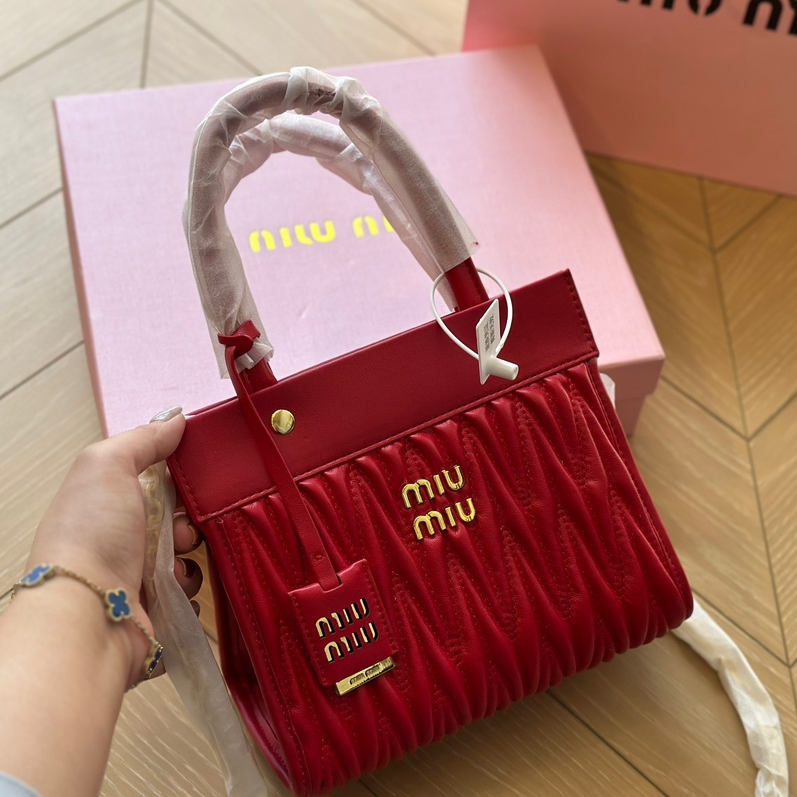 Bolso de mano Miu Miu. N°175