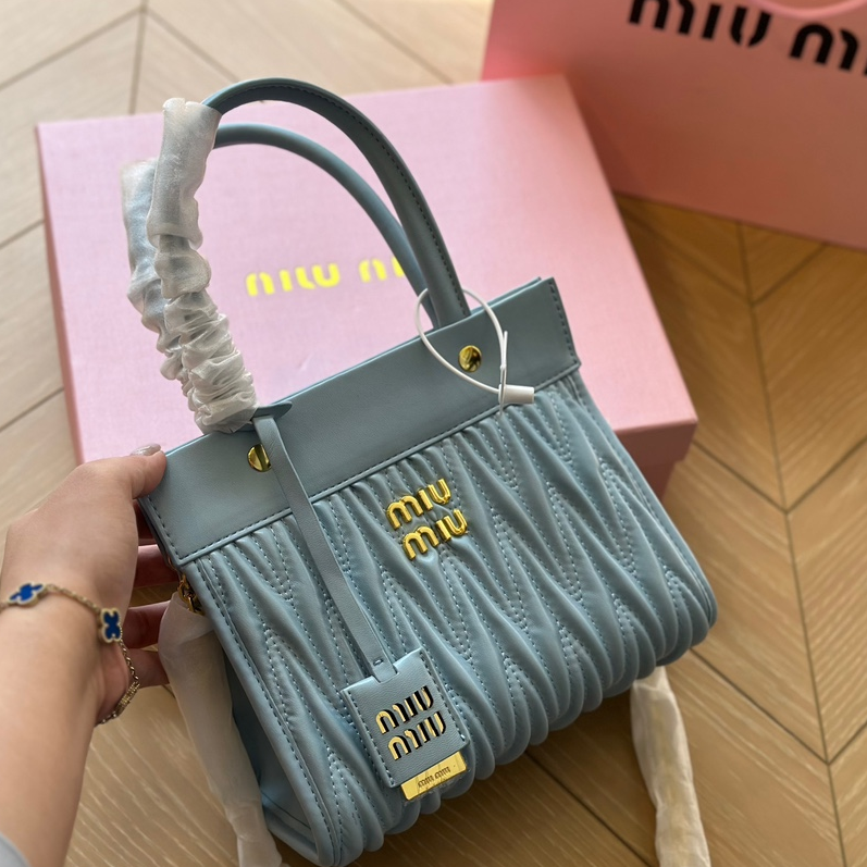 Bolso de mano Miu Miu. N°175