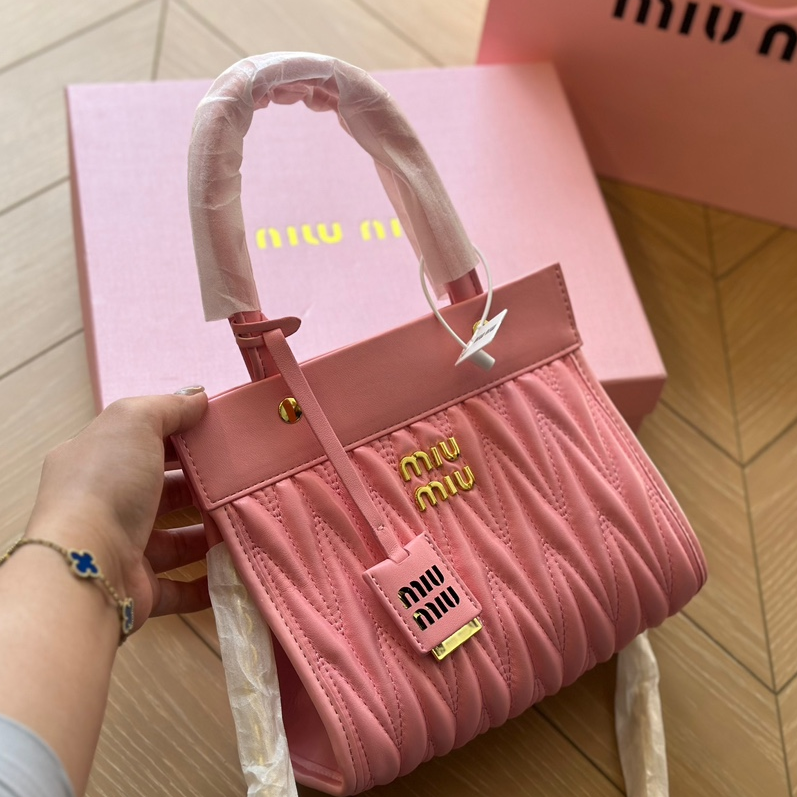 Bolso de mano Miu Miu. N°175