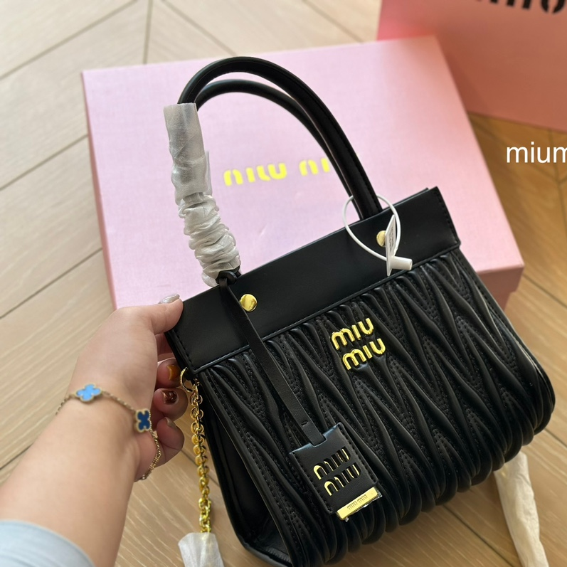 Bolso de mano Miu Miu. N°175