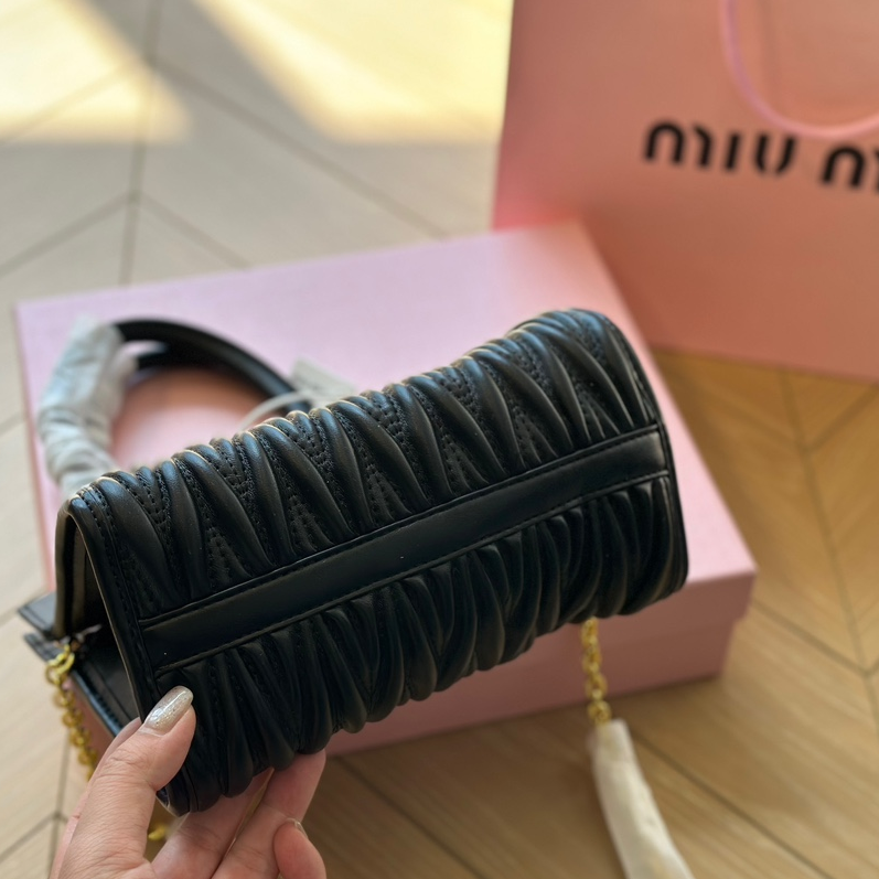 Bolso de mano Miu Miu. N°175