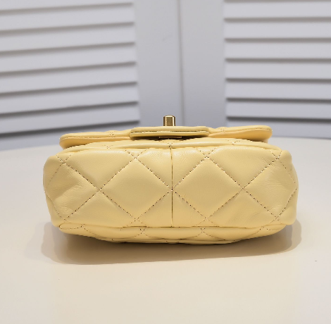 Bolso CF de Chanel. N°250