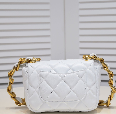 Bolso CF de Chanel. N°252