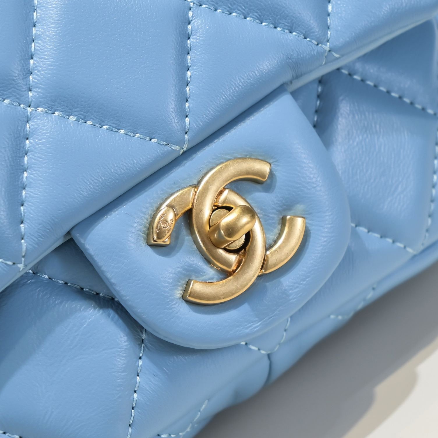 Bolso CF de Chanel. N°253