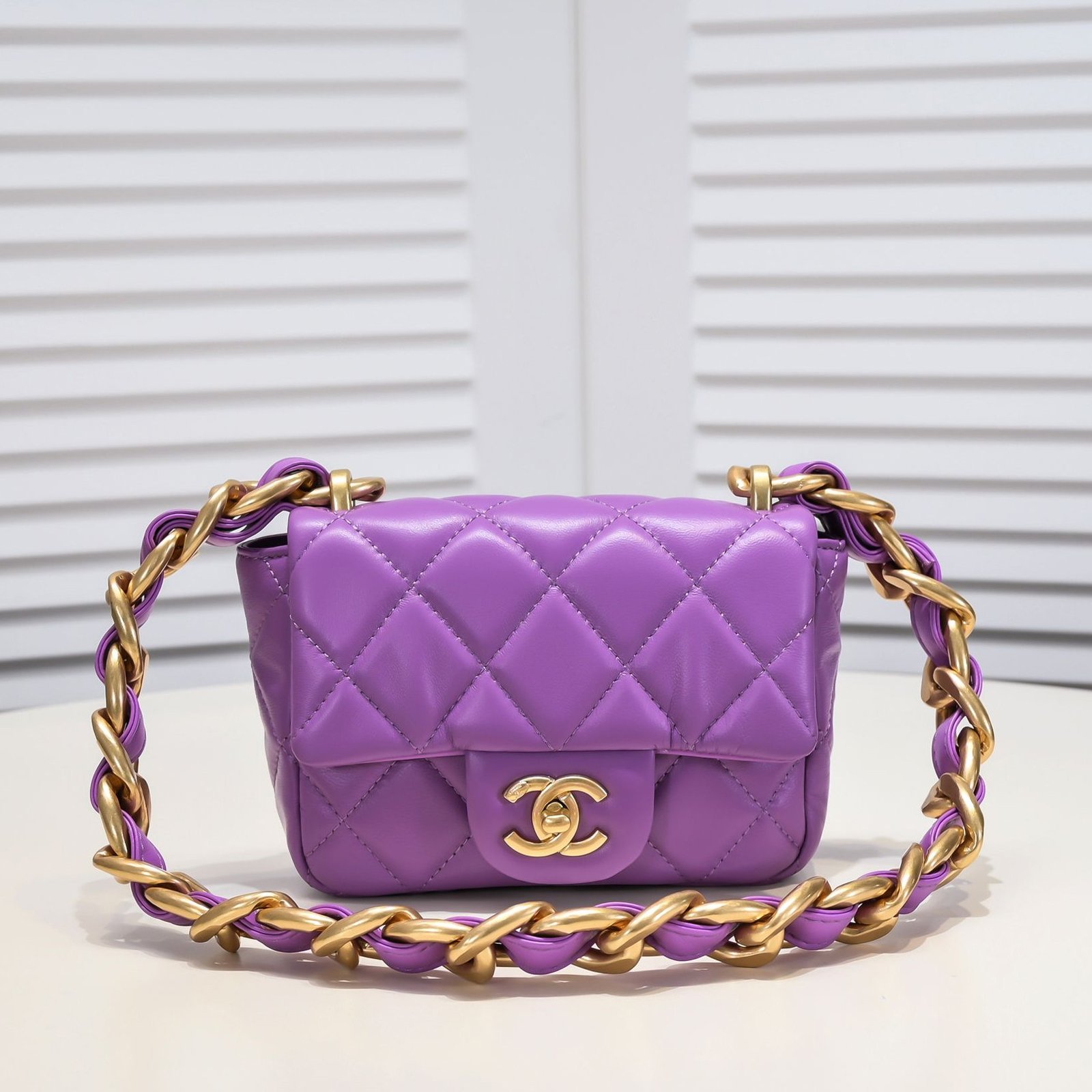 Bolso CF de Chanel. N°255