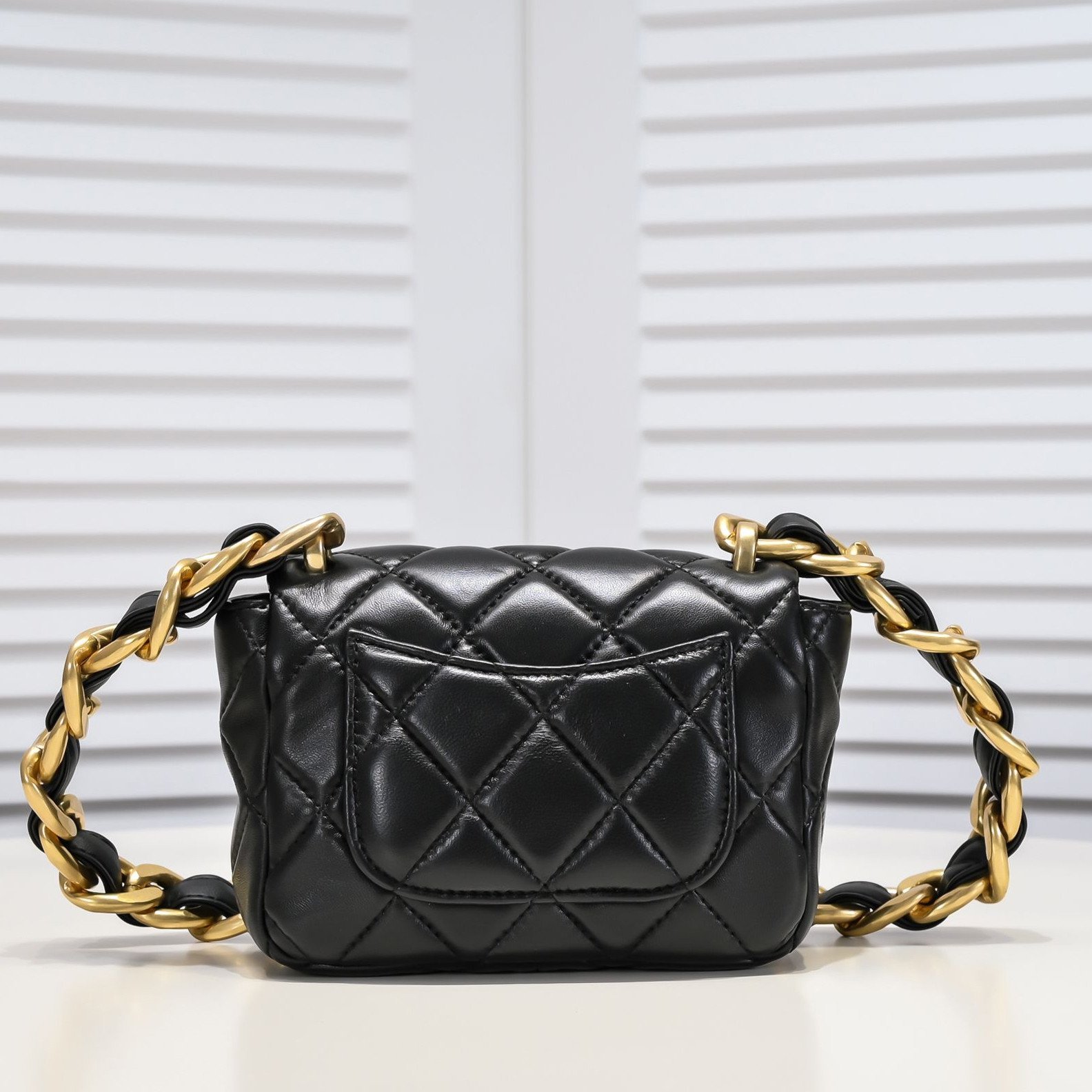 Bolso CF de Chanel. N°256