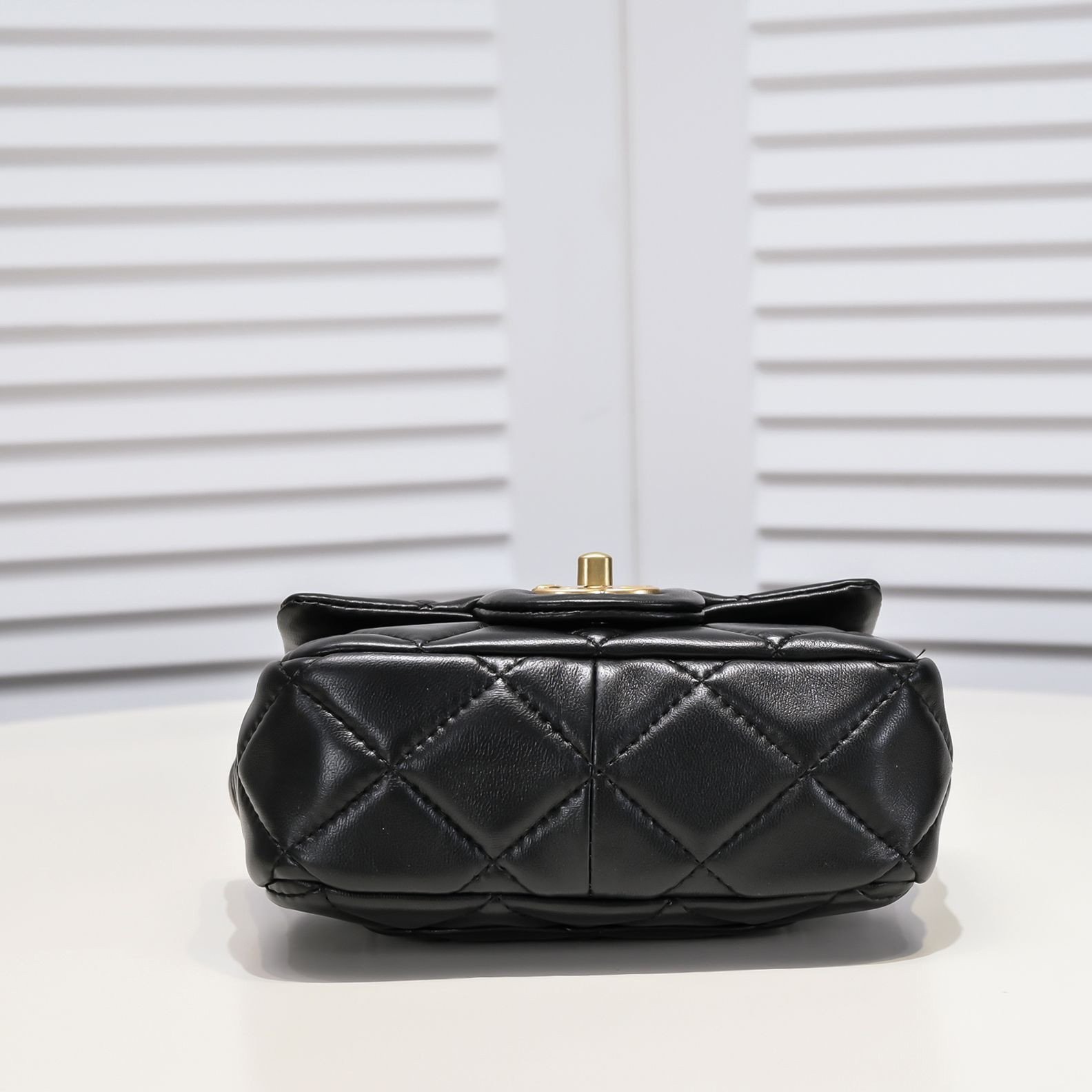 Bolso CF de Chanel. N°256